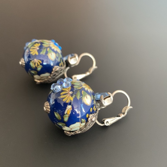 Exquisite hand painted lacquer earrings - Picture 7 of 8